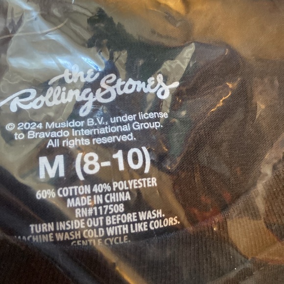 073 NWT The Rolling Stones Rhinestone T-shirt - Picture 11 of 12